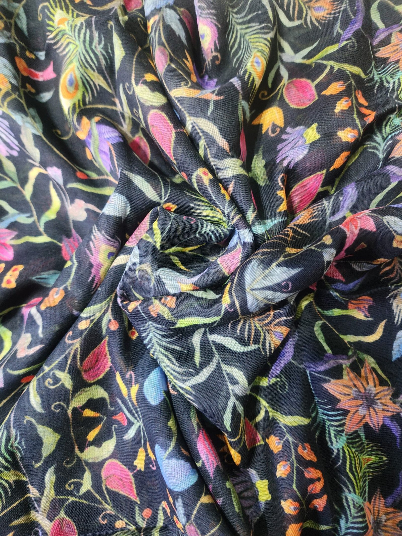 Royal Plumage - Image 5